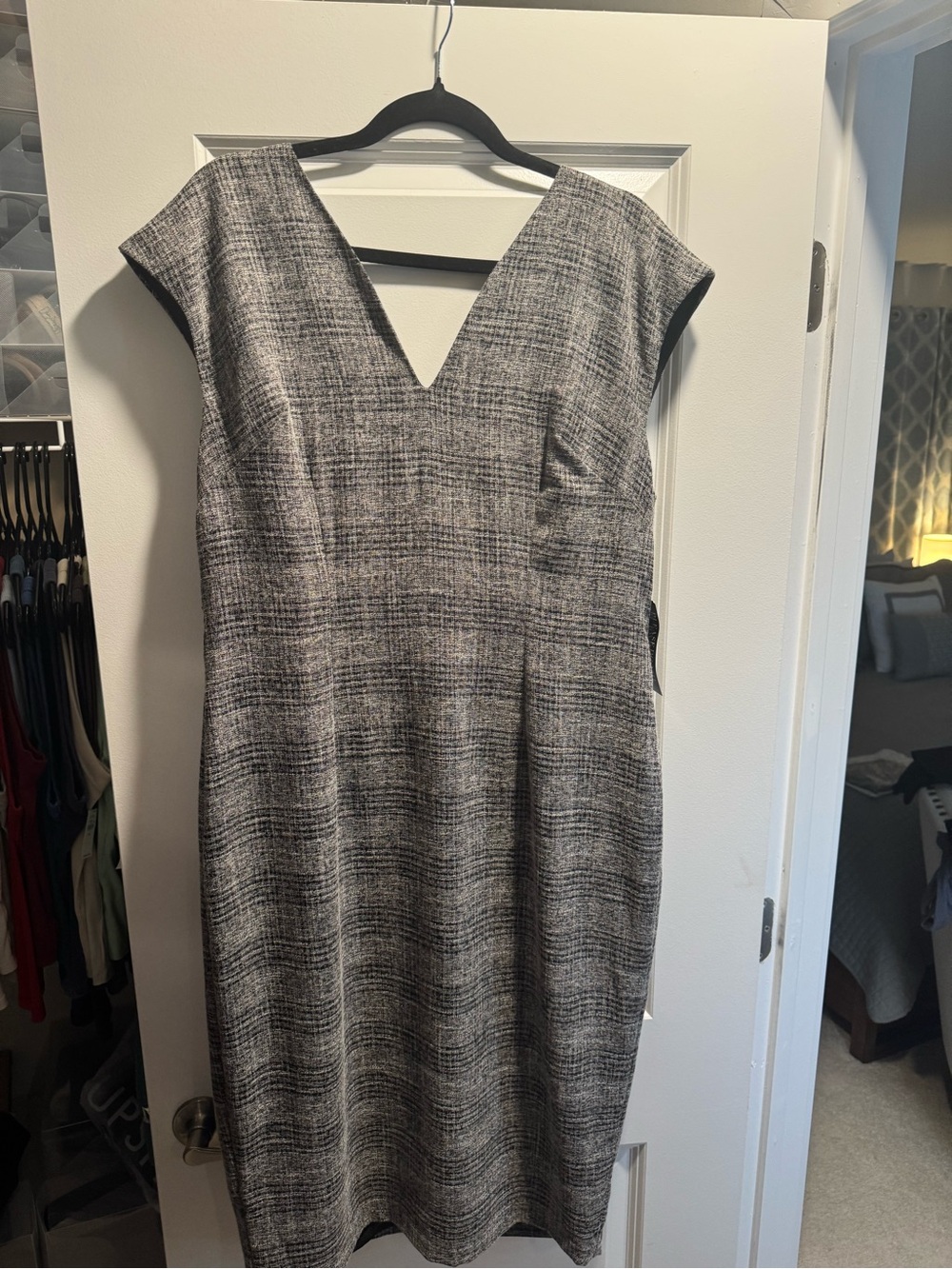 New York & Company Gray Textured V-Neck Sheath Dress